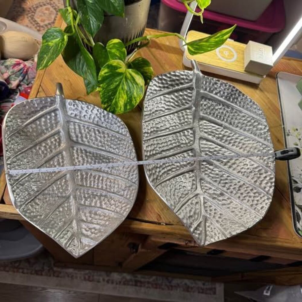 Set of 2 Silver Leaf Decorative Trays